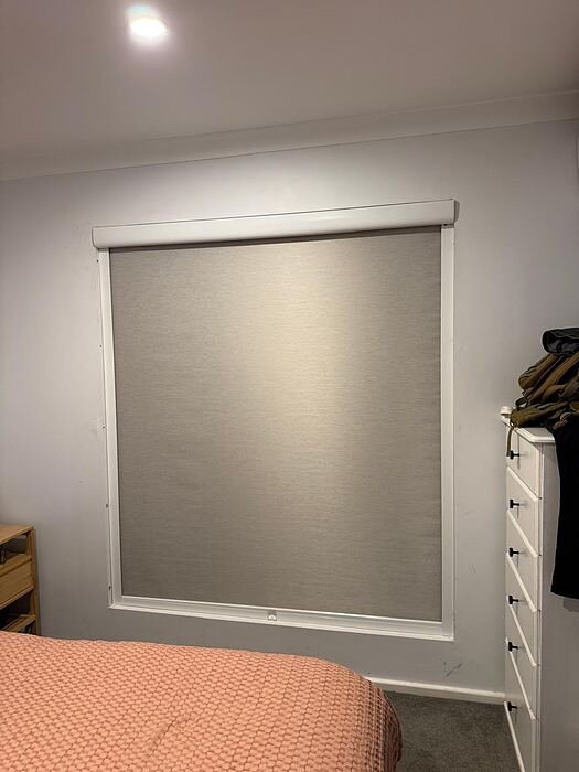 Roller blind pelmet bedroom Perth thumbnail