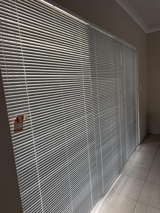 Venetian blinds hallway Perth thumbnail